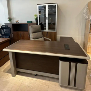 new design office table size 1.80 cm available without chair